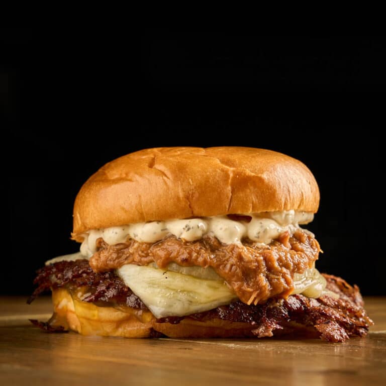 La Aspirante Smash Circo Burger - burger con provolone, pulled pork y chimichurri casero