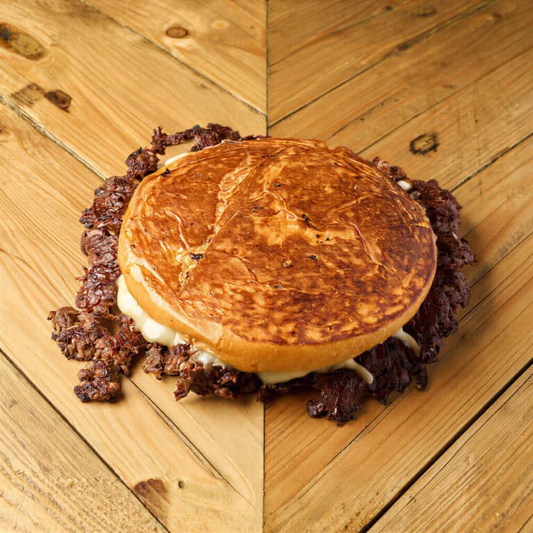 Cheeseburger Supersmash Circo Burger - cuatro quesos con mozzarella, gorgonzola y cheddar ahumado